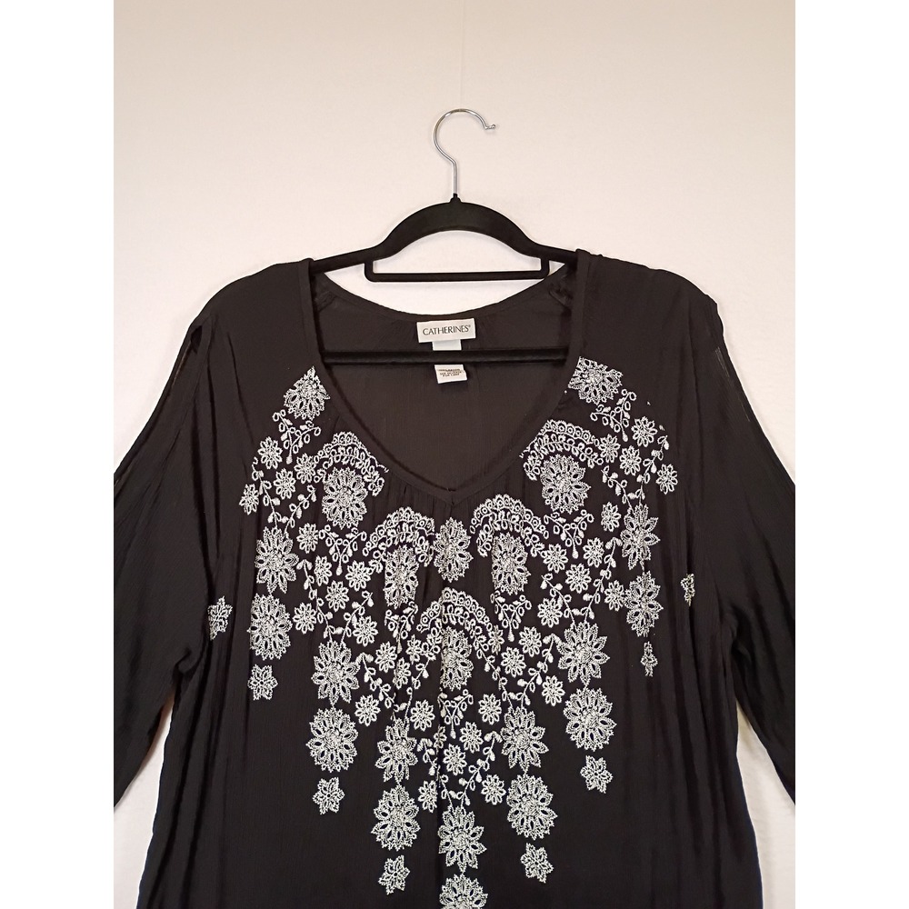 Boho Catherines Women 1X Black Floral Embroidered Cold Shoulder Rayon Top - Picture 7 of 9